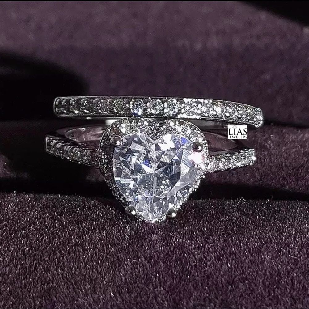 New 18k white gold wedding ring set